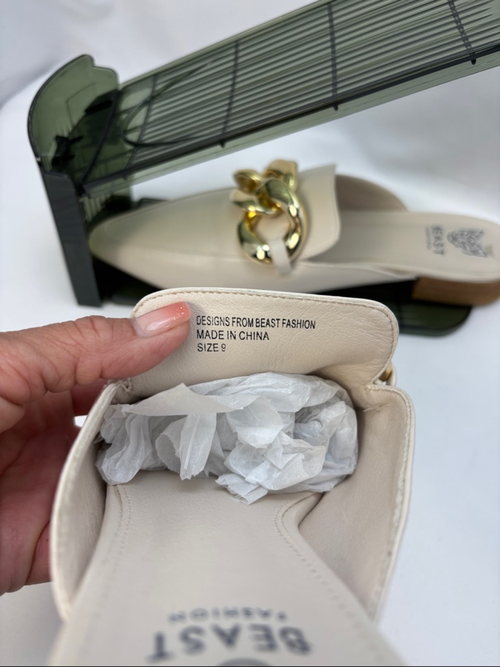 Beast Fashion Women’s Sz9 Cream Leather Slip-On Mules with Gold Chain Accent#298 - Picture 3 of 12
